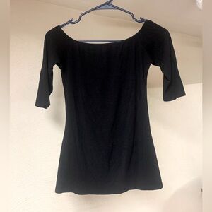 Lulus basic women’s long sleeve tee.